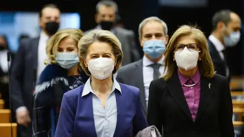 Von der Leyen admite que la Comisión Europea ha sido "demasiado optimista" con la entrega de las vacunas del coronavirus Von der Leyen admite que la Comisión Europea ha sido "demasiado optimista" con la entrega de las vacunas del coronavirus
