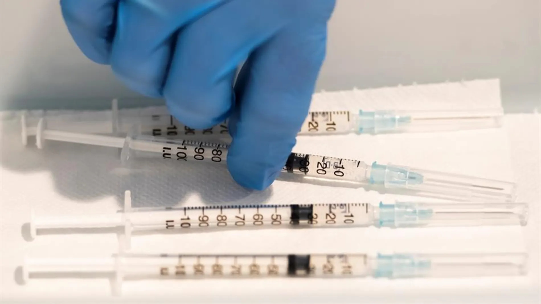 Imagen de archivo de jerinquillas con vacunas Imagen de archivo de jerinquillas con vacunas