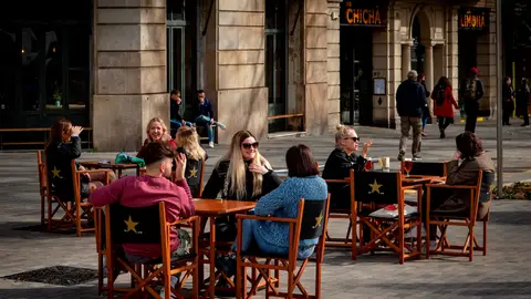 Aspecto de una terraza de un bar en el centro de Barcelona. Aspecto de una terraza de un bar en el centro de Barcelona.