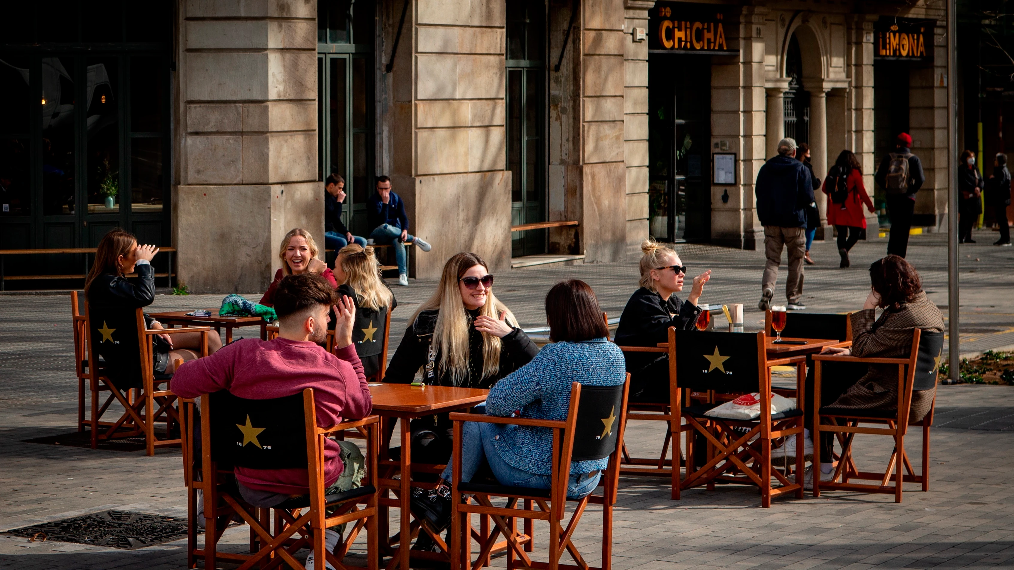 Aspecto de una terraza de un bar en el centro de Barcelona. 