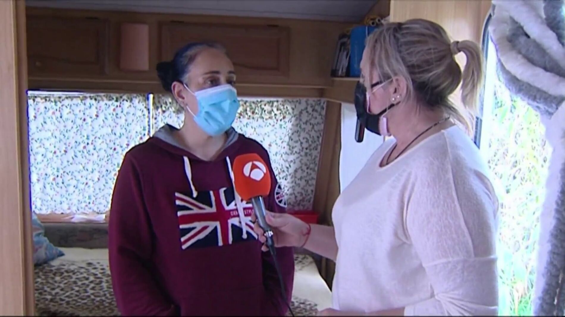 Una familia vive en una caravana por la crisis del coronavirus