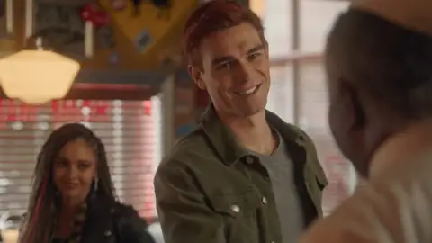 KJ Apa como Archie en el 5x04 de 'Riverdale' KJ Apa como Archie en el 5x04 de 'Riverdale'
