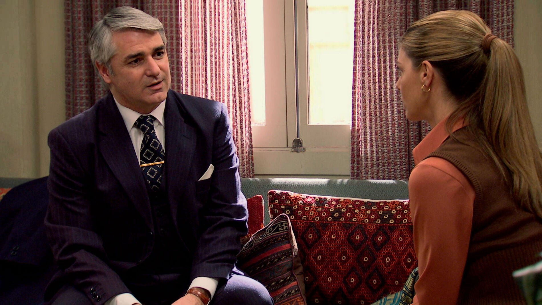 Juan trata de embaucar a Maica con una emotiva declaraci&oacute;n de amor