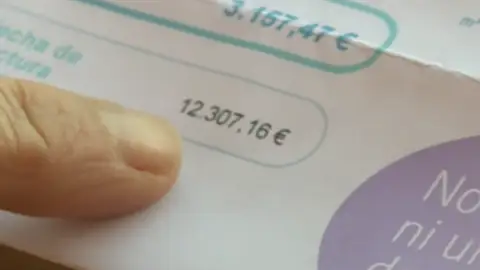 Una factura de 12.000 euros por consumir 6 millones de litros de agua Una factura de 12.000 euros por consumir 6 millones de litros de agua en cuatro meses