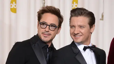 Jeremy Renner con Robert Downey Jr. Iron Man y Ojo de Halcón en Marvel