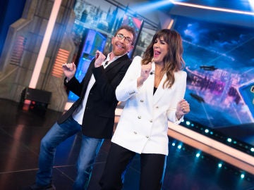 Complicidad, admiración y bromas: Nuria Roca da el relevo a Pablo Motos en 'El Hormiguero 3.0'