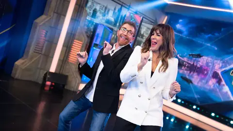 Complicidad, admiración y bromas: Nuria Roca da el relevo a Pablo Motos en 'El Hormiguero 3.0' Complicidad, admiración y bromas: Nuria Roca da el relevo a Pablo Motos en 'El Hormiguero 3.0'