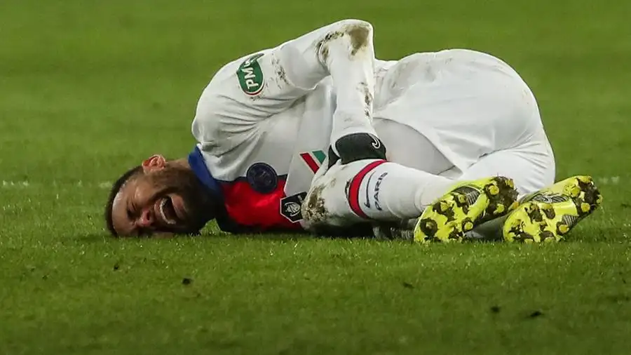 Neymar se lesiona a una semana del partido de Champions League entre PSG y Barcelona Neymar se lesiona a una semana del partido de Champions League entre PSG y Barcelona