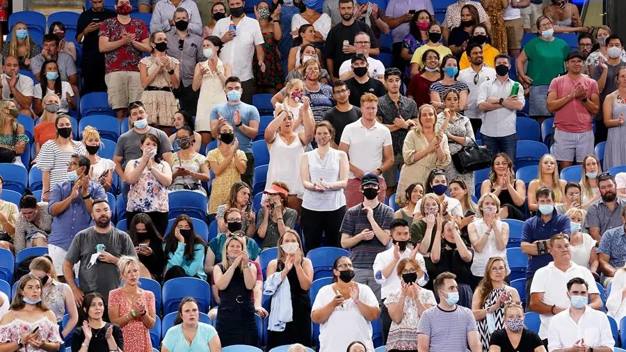 Melbourne se confina por un rebrote de coronavirus y el Open de Australia sigue pero sin público en las gradas Melbourne se confina por un rebrote de coronavirus y el Open de Australia sigue pero sin público en las gradas