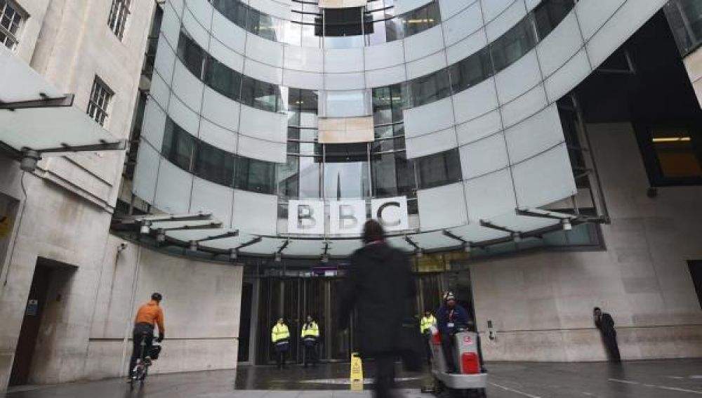 Las autoridades británicas plantean una reestructuración en la 'BBC' tras conocerse los engaños de un periodista a Diana de Gales