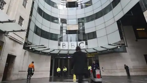 Las autoridades británicas plantean una reestructuración en la 'BBC' tras conocerse los engaños de un periodista a Diana de Gales Las autoridades británicas plantean una reestructuración en la 'BBC' tras conocerse los engaños de un periodista a Diana de Gales