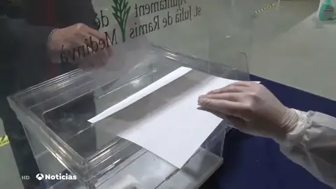 Se entregan casi 34.000 alegaciones de miembros de mesas de las elecciones de Cataluña que piden no acudir Se entregan casi 34.000 alegaciones de miembros de mesas de las elecciones de Cataluña que piden no acudir