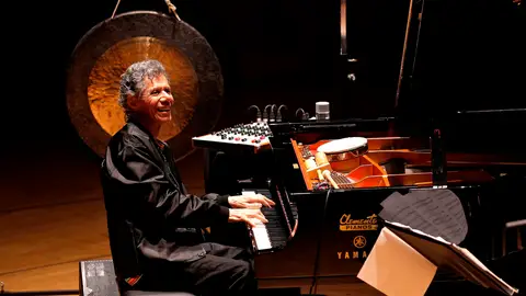 El pianista estadounidese Chick Corea durante su actuación en el Palau de Les Arts de Valéncia en marzo de 2020 El pianista estadounidese Chick Corea durante su actuación en el Palau de Les Arts de Valéncia en marzo de 2020