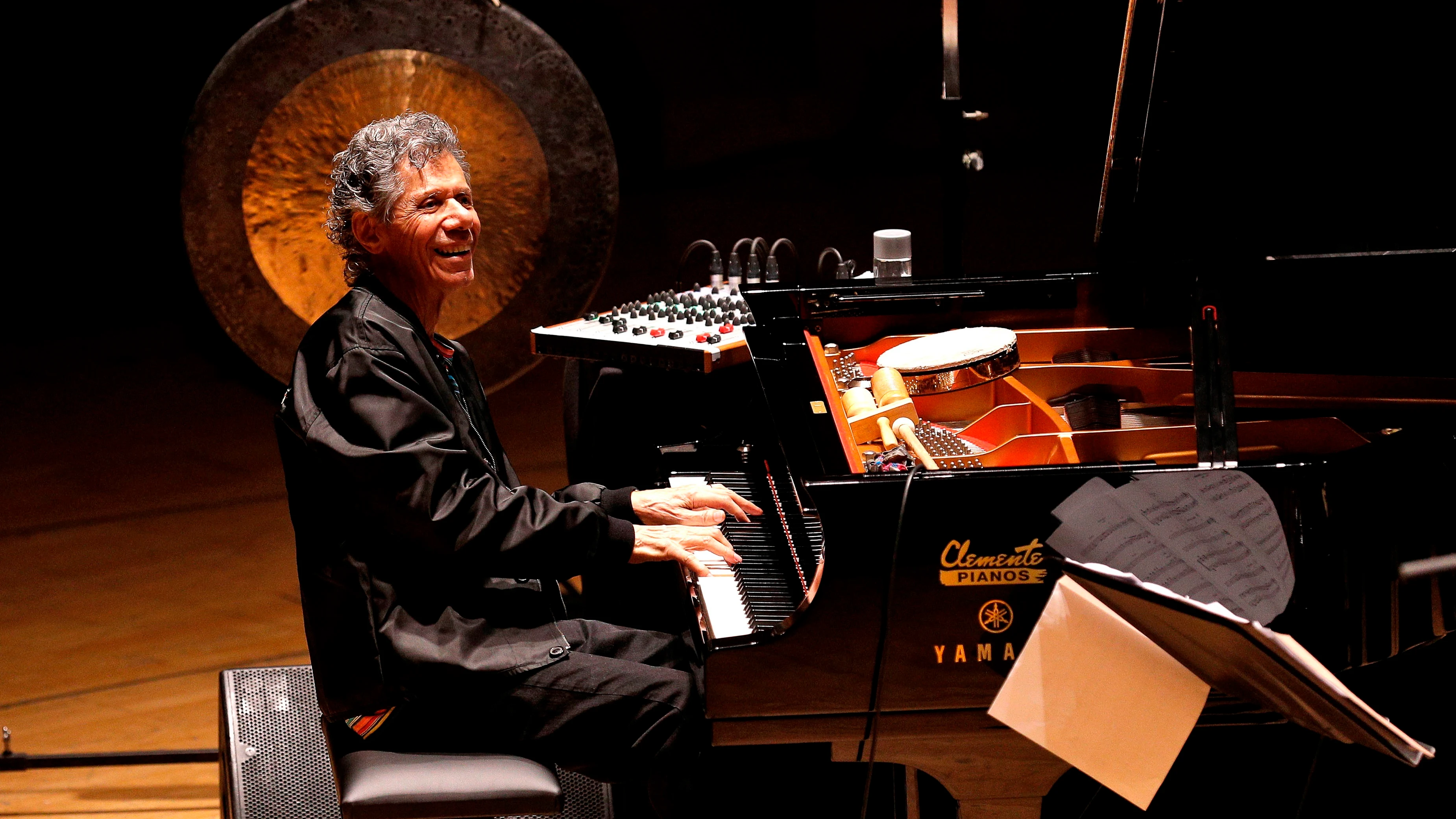 El pianista estadounidese Chick Corea durante su actuación en el Palau de Les Arts de Valéncia en marzo de 2020 El pianista estadounidese Chick Corea durante su actuación en el Palau de Les Arts de Valéncia en marzo de 2020