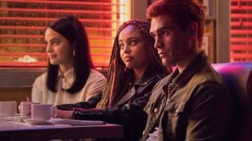 Veronica, Toni y Archie tras el salto temporal