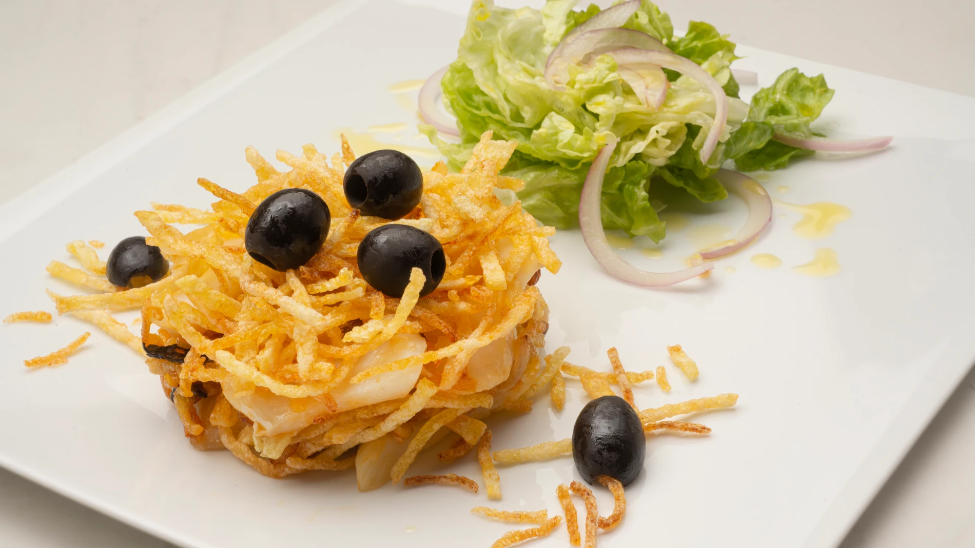 Bacalao dorado con ensalada