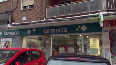 Una farmacéutica en Madrid recupera su dedo que le cortaron unos atracadores cuando intentaron robarle