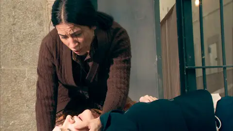 Manolita se revela en el motín y pide auxilio a gritos Manolita se revela en el motín y pide auxilio a gritos