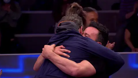 El emocionante abrazo de Pablo Puyol y Jorge Sanz tras la Apnea El emocionante abrazo de Pablo Puyol y Jorge Sanz tras la Apnea