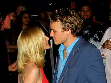 Heath Ledger y Heather Graham Heath Ledger y Heather Graham