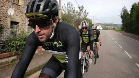 Fernando Alonso entrena en bicicleta Fernando Alonso entrena en bicicleta