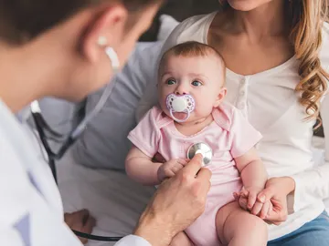 Bebé en médico Bebé en médico
