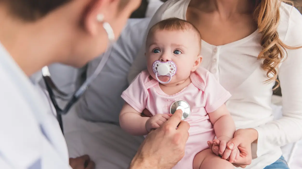 Beb&eacute; en m&eacute;dico