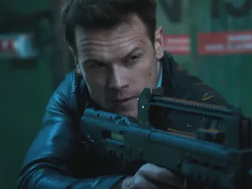 Sam Heughan en 'SAS: Red Notice' Sam Heughan en 'SAS: Red Notice'