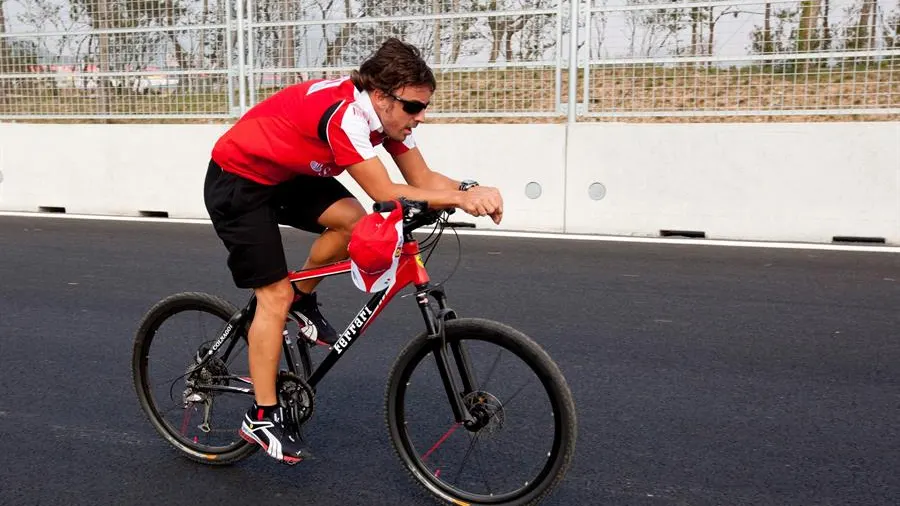 Fernando Alonso, operado con éxito de la mandíbula y su regreso a la Fórmula 1 no correría peligro Fernando Alonso, operado con éxito de la mandíbula y su regreso a la Fórmula 1 no correría peligro