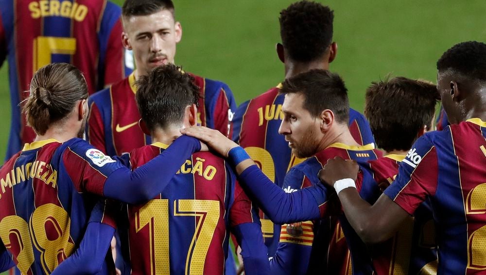 Los jugadores del Barcelona celebran un gol 