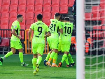 Los jugadores del Atlético de Madrid celebran un gol ante el Granada