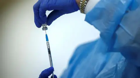 A3 Noticias Fin de Semana (13-02-21) Comienza la vacunación en Huelva A3 Noticias Fin de Semana (13-02-21) Comienza la vacunación en Huelva