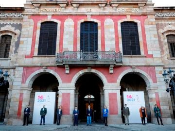 13/02/2021 10:30 (UTC) Crédito: EFE Fuente: EFE Autor: Alberto Estévez Temática: Política » Elecciones Política » Partidos Política » Regiones/Autonomías Ignacio Garriga (Vox), Alejandro Fernández (PPC), Jessica Albiach (En Comú-Podem), Pere Aragonès (ERC), Carles Carrizosa (Ciudadanos), Àngels Chacón (PDeCAT), Salvador Lila (PSC), Dolors Sabater (CUP), y Laura Borràs (JxCAT), posan ante la fachada del Parlament. EFE/Alberto Estévez