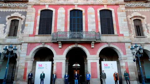 13/02/2021 10:30 (UTC) Crédito: EFE Fuente: EFE Autor: Alberto Estévez Temática: Política » Elecciones Política » Partidos Política » Regiones/Autonomías Ignacio Garriga (Vox), Alejandro Fernández (PPC), Jessica Albiach (En Comú-Podem), Pere Aragonès (ERC), Carles Carrizosa (Ciudadanos), Àngels Chacón (PDeCAT), Salvador Lila (PSC), Dolors Sabater (CUP), y Laura Borràs (JxCAT), posan ante la fachada del Parlament. EFE/Alberto Estévez 13/02/2021 10:30 (UTC) Crédito: EFE Fuente: EFE Autor: Alberto Estévez Temática: Política » Elecciones Política » Partidos Política » Regiones/Autonomías Ignacio Garriga (Vox), Alejandro Fernández (PPC), Jessica Albiach (En Comú-Podem), Pere Aragonès (ERC), Carles Carrizosa (Ciudadanos), Àngels Chacón (PDeCAT), Salvador Lila (PSC), Dolors Sabater (CUP), y Laura Borràs (JxCAT), posan ante la fachada del Parlament. EFE/Alberto Estévez