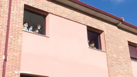 Así es Pueblos Madrina, la iniciativa que acoge a familias desfavorecidas con niños en pueblos de la España vaciada Así es Pueblos Madrina, la iniciativa que acoge a familias desfavorecidas con niños en pueblos de la España vaciada a cambio de que lleven a sus hijos a la escuela de pueblo