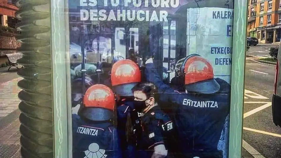 La Ertzaintza anuncia acciones legales contra Ernai por parodiar una campa&ntilde;a suya