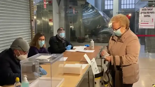 Abren colegios electorales por las elecciones catalanas 2021 con pocas incidencias para constituir las mesas streaming, en directo Abren colegios electorales por las elecciones catalanas 2021 con pocas incidencias para constituir las mesas streaming, en directo