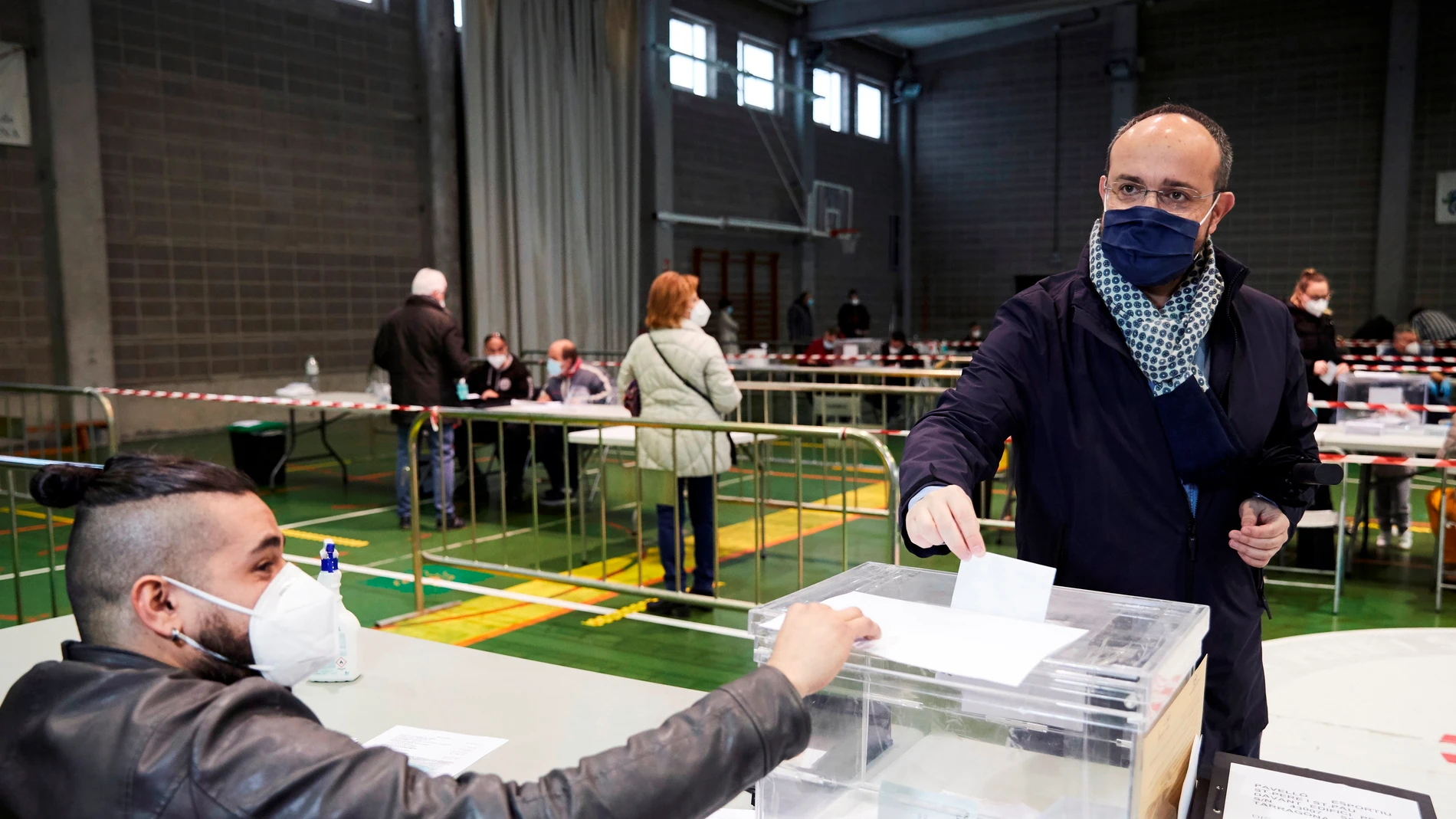 El candidato del PPC Alejandro Fernández vota en el pabellón Sant Pere Sant Pau en Tarragona El candidato del PPC Alejandro Fernández vota en el pabellón Sant Pere Sant Pau en Tarragona