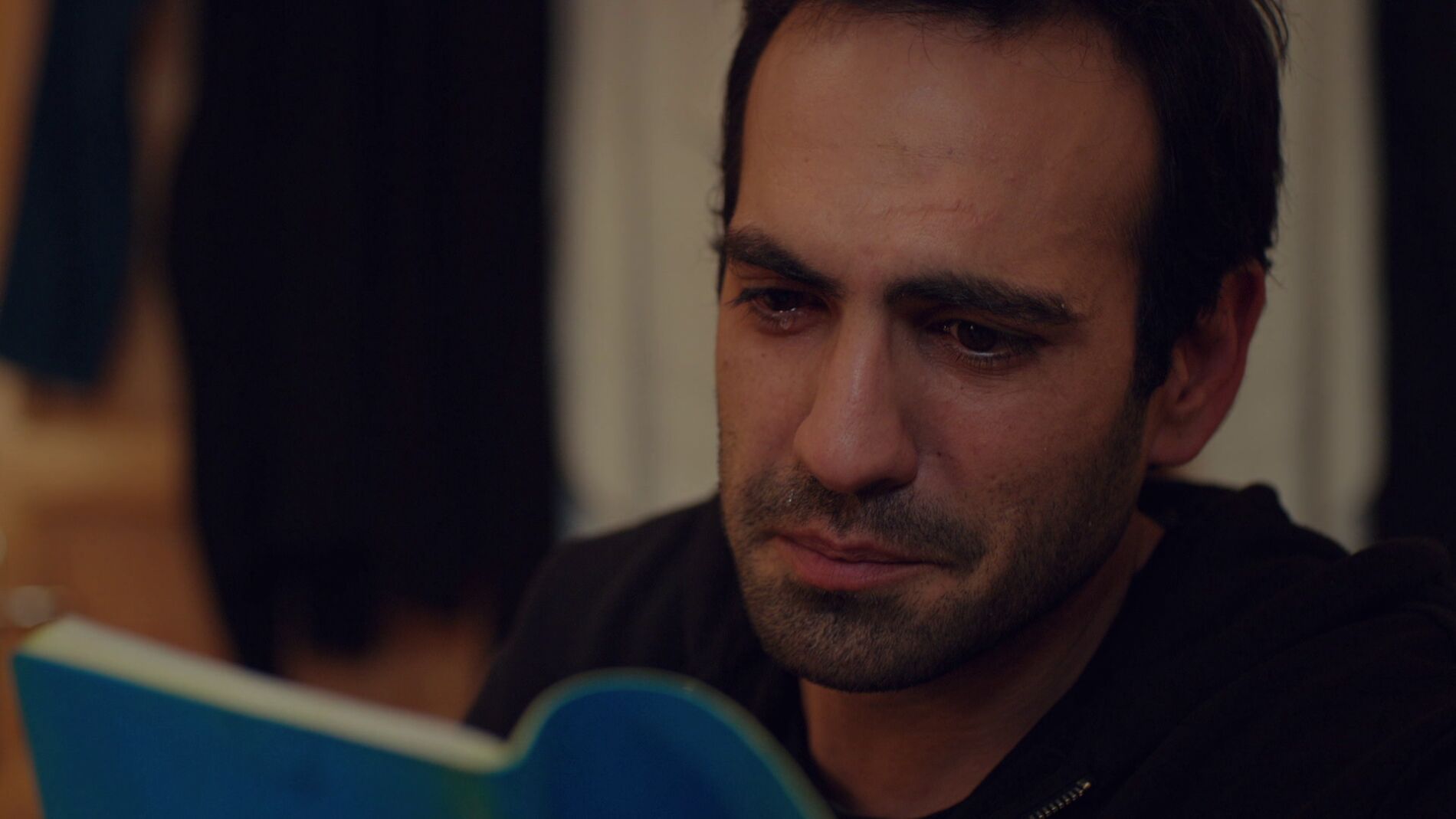 Demir, desolado al descubrir el diario de &Ouml;yk&uuml;