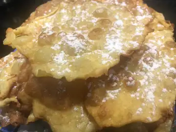 Receta de cocina de las orejas de carnaval. Gastronomía gallega Receta de cocina de las orejas de carnaval. Gastronomía gallega