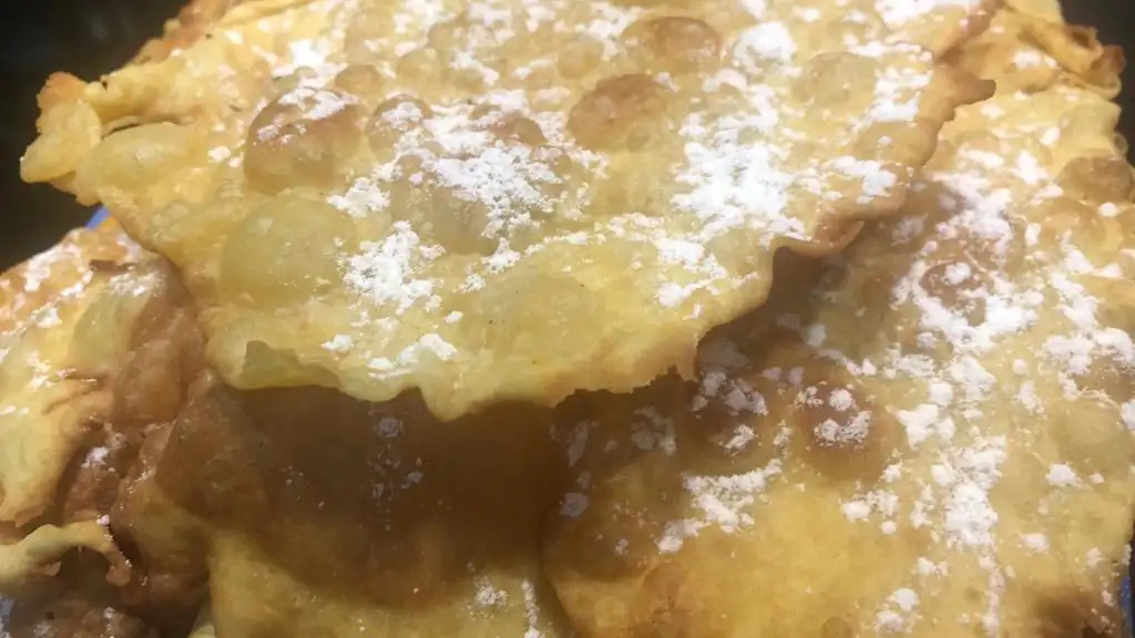 Receta de cocina de las orejas de carnaval. Gastronomía gallega Receta de cocina de las orejas de carnaval. Gastronomía gallega