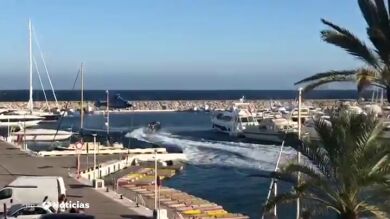El vídeo de la persecución entre una narcolancha y un helicóptero aduanero en Málaga