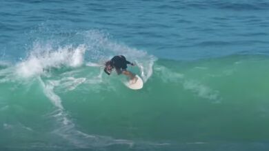 Austin Keen, el número 1 del mundo en skimboarder: el espectacular deporte que mezcla skate y surf