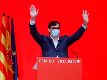 Salvador Illa celebra su victoria en votos en las elecciones catalanas Salvador Illa celebra su victoria en votos en las elecciones catalanas