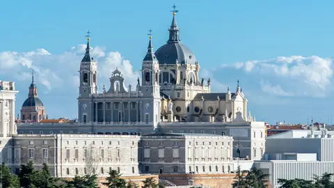La Catedral de La Almudena en Madrid Iglesia