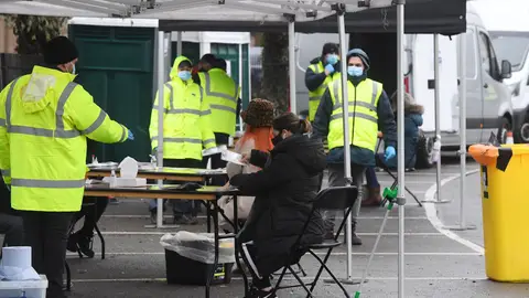 Espacio habilitado para la vacunación contra el coronavirus en Reino Unido Espacio habilitado para la vacunación contra el coronavirus en Reino Unido