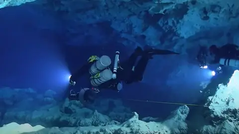 Los misterios de la cueva submarina Ses Aiguades en Mallorca donde se han encontrado 200 ánforas romanas Los misterios de la cueva submarina Ses Aiguades en Mallorca donde se han encontrado 200 ánforas romanas