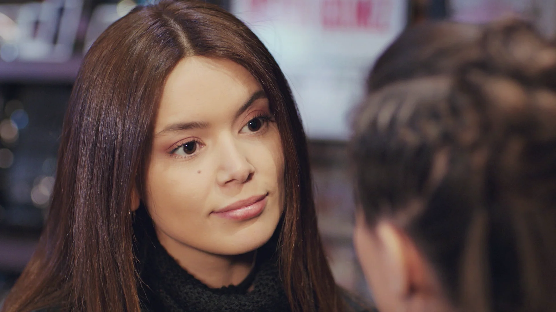 Sirin conoce a Idil y a Emre, una nueva enemiga y… ¿un flechazo?