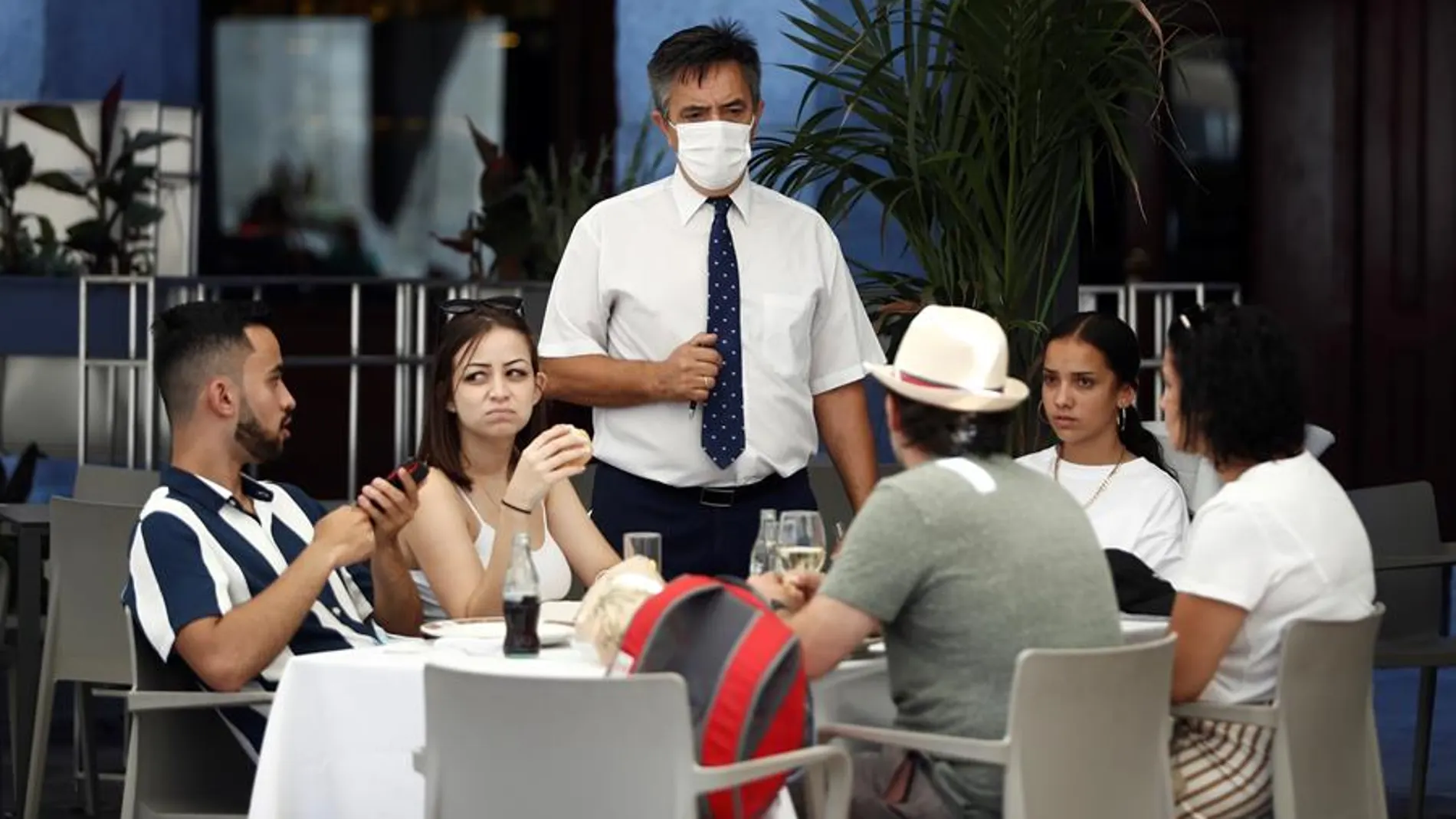 Andalucía suspende certificado covid para ocio nocturno y pide aval judicial Andalucía suspende certificado covid para ocio nocturno y pide aval judicial