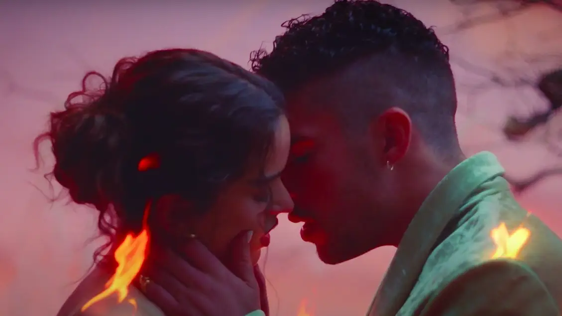 Rosal&iacute;a y Bad Bunny en 'La Noche de Anoche'